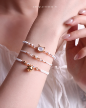 將圖片載入圖庫檢視器 *White Cat貝殻* White Handstrap set with Swarovski and Japanese glass beads