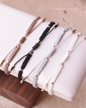 將圖片載入圖庫檢視器 Carving beads Hand strap with Japanese glass beads <khaki. black. gray. white>