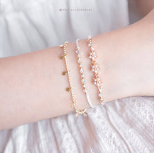 將圖片載入圖庫檢視器 Pearls flower Handstrap set with Swarovski and Gold Chain