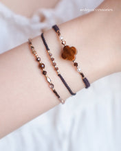 將圖片載入圖庫檢視器 Flower Natural stone Hand strap with glass pearls and Swarovski <brown,yellow,black.white>