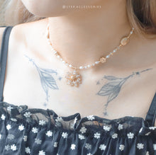 將圖片載入圖庫檢視器 Zircon Flower Choker with freshwater pearls and Swarovski