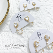 將圖片載入圖庫檢視器 S156 Heart with Natural Shell and Freshwater Pearls Earrings