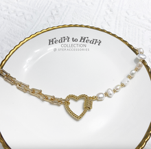 將圖片載入圖庫檢視器 Heart Buckle Choker with Freshwater Pearls <2 styles>