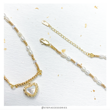 將圖片載入圖庫檢視器 J073 Shell Heart pendant with Freshwater pearls & Swarovski Necklace/Choker