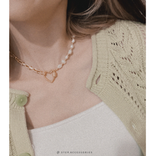 將圖片載入圖庫檢視器 Heart Buckle Choker with Freshwater Pearls <2 styles>