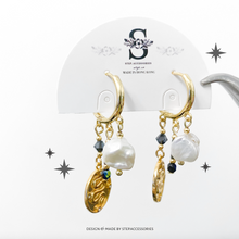 將圖片載入圖庫檢視器 D105 Snake gold medal with Swarovski & Freshwater pearls hoop earrings