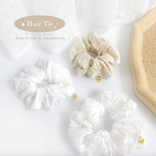 將圖片載入圖庫檢視器 Hair Tie with lace / embroidery fabric and gold medal <3 colors>