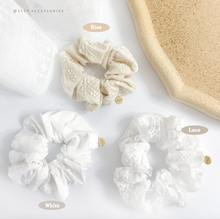 將圖片載入圖庫檢視器 Hair Tie with lace / embroidery fabric and gold medal <3 colors>