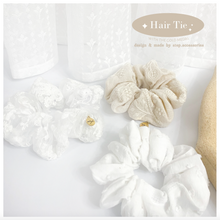 將圖片載入圖庫檢視器 Hair Tie with lace / embroidery fabric and gold medal <3 colors>