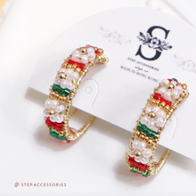 將圖片載入圖庫檢視器 D067 - Christmas flower ear hoop with Japanese glass beads