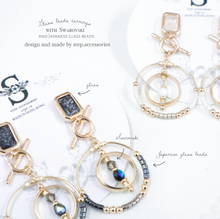 將圖片載入圖庫檢視器 Glass beads earrings with Swarovski and Japanese glass beads < 2 colors >