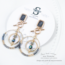 將圖片載入圖庫檢視器 Glass beads earrings with Swarovski and Japanese glass beads < 2 colors >