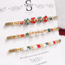 將圖片載入圖庫檢視器 Christmas Flowers hair clips with Japanese glass beads / swarovski / freshwater pearls <3 style>