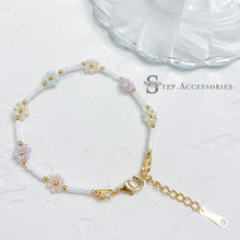 將圖片載入圖庫檢視器 Japanese glass beads flower bracelet < 2 colors >