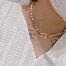 將圖片載入圖庫檢視器 J102/ J103 Freshwater pearls butterfly choker/ Shell pearls heart choker