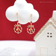 將圖片載入圖庫檢視器 S305 - Small Christmas Wreath earrings with Swarovski and Czech glass beads
