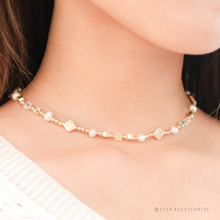 將圖片載入圖庫檢視器 J236- Freshwater pearls choker with vintage gold beads and square glass beads
