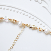 將圖片載入圖庫檢視器 J236- Freshwater pearls choker with vintage gold beads and square glass beads
