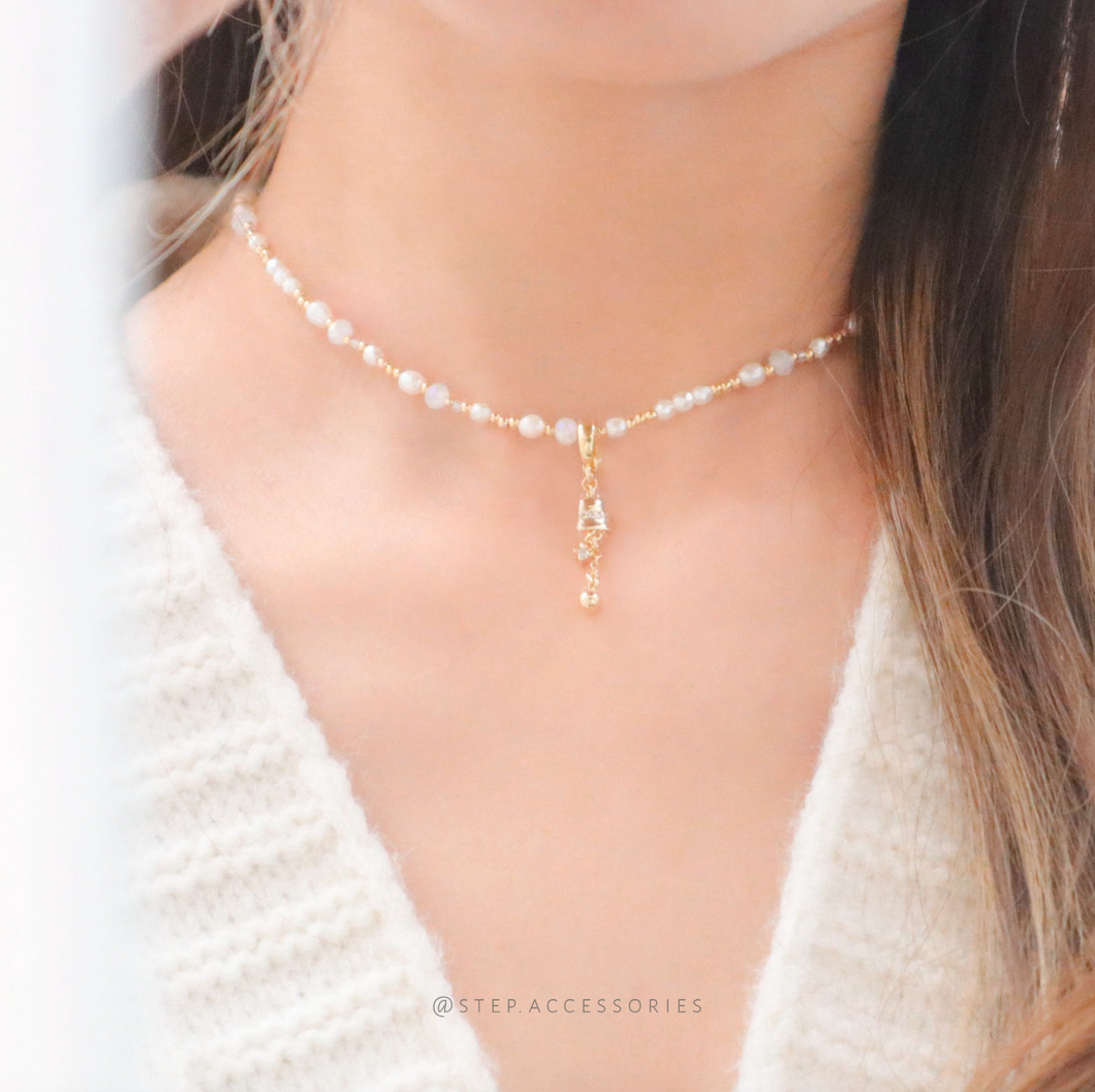 J239- 2 ways bell Choker with Freshwater pearls and glass beads