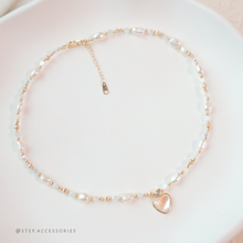 將圖片載入圖庫檢視器 Double Heart Pendant Choker with Freshwater pearls and glass beads
