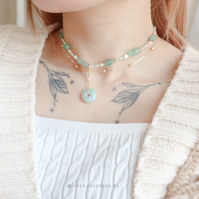 將圖片載入圖庫檢視器 Peace Buckle Choker with Natural stone and freshwater pearls &lt;綠草莓,翡翠玉&gt;
