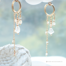 將圖片載入圖庫檢視器 Long Flower earrings with freshwater pearls and Czech glass beads
