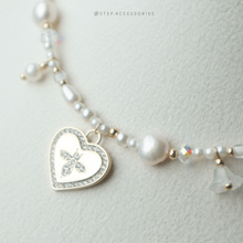 將圖片載入圖庫檢視器 Girly Heart Choker with freshwter pearls and shell pearls
