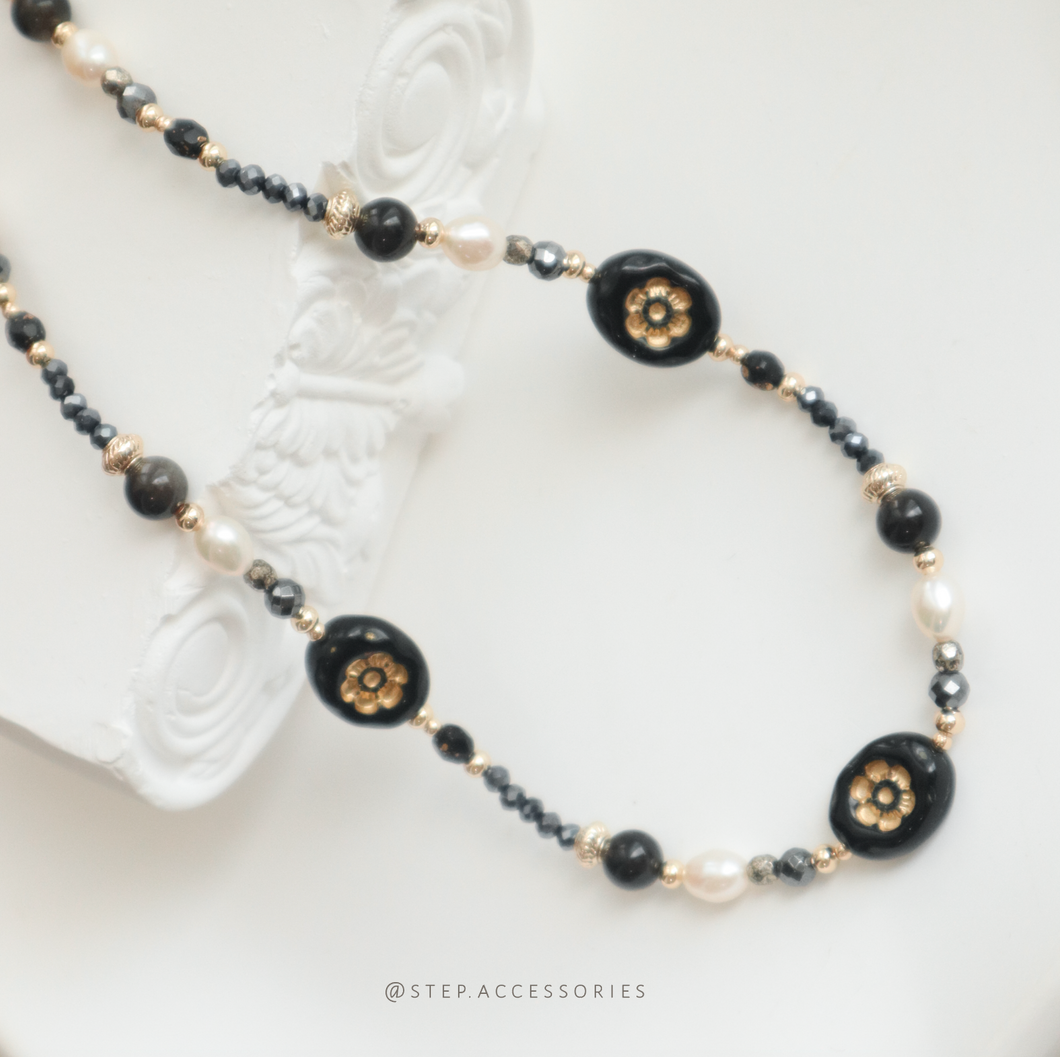 Czech glass beads Black choker with Natural stone and freshwater pearls <黑曜石, 赫磁石>