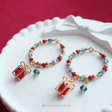 將圖片載入圖庫檢視器 S317 Red Christmas gift box ear hoops with Czech glass beads and Swarovski
