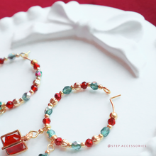 將圖片載入圖庫檢視器 S317 Red Christmas gift box ear hoops with Czech glass beads and Swarovski
