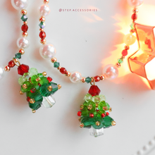 將圖片載入圖庫檢視器 P064 Christmas tree Phonestrap with Swarovski and Glass pearls
