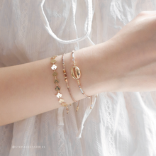 將圖片載入圖庫檢視器 Shell Handstrap set with Japanese glass beads and Swarovski
