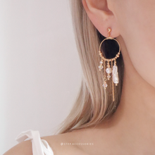 將圖片載入圖庫檢視器 Pearls &amp; Swarovski gold chains Earrings

