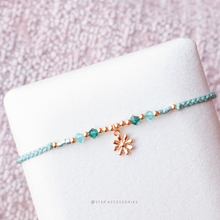 將圖片載入圖庫檢視器 Gold flower pendant Hand strap with Swarovski and Japanese glass beads &lt;8 colors&gt;

