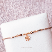 將圖片載入圖庫檢視器 Gold flower pendant Hand strap with Swarovski and Japanese glass beads &lt;8 colors&gt;
