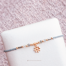 將圖片載入圖庫檢視器 Gold flower pendant Hand strap with Swarovski and Japanese glass beads &lt;8 colors&gt;

