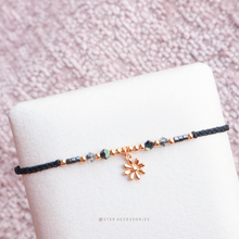 將圖片載入圖庫檢視器 Gold flower pendant Hand strap with Swarovski and Japanese glass beads &lt;8 colors&gt;

