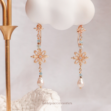 將圖片載入圖庫檢視器 2 Ways Christmas Snowflakes earrings with Swarovski and Freshwater pearls
