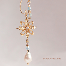 將圖片載入圖庫檢視器 2 Ways Christmas Snowflakes earrings with Swarovski and Freshwater pearls
