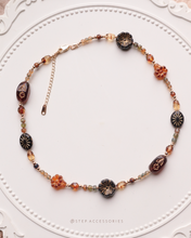 將圖片載入圖庫檢視器 Czech glass beads Brown choker with Resin beads
