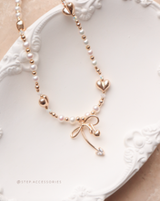 將圖片載入圖庫檢視器 Heart Ribbon Choker with Freshwater pearls and Swarovski<2 colors>
