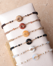 將圖片載入圖庫檢視器 Natural stone peace buckle hand strap with glass beads <brown/yellow/black/gray/white>
