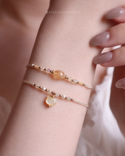將圖片載入圖庫檢視器 ≽^• ˕ •^≼ Shell Cat Swarovski Hand strap with Glass Pearls and Japanese glass beads<4 colors>
