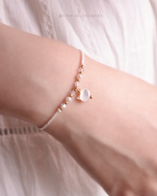 將圖片載入圖庫檢視器 ≽^• ˕ •^≼ Shell Cat Swarovski Hand strap with Glass Pearls and Japanese glass beads<4 colors>
