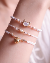 將圖片載入圖庫檢視器 *White Cat貝殻* White Handstrap set with Swarovski and Japanese glass beads
