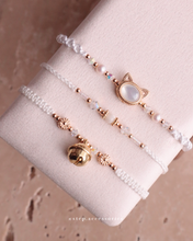 將圖片載入圖庫檢視器 *White Cat貝殻* White Handstrap set with Swarovski and Japanese glass beads
