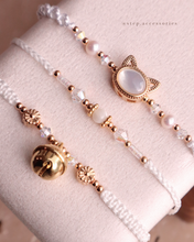 將圖片載入圖庫檢視器 *White Cat貝殻* White Handstrap set with Swarovski and Japanese glass beads
