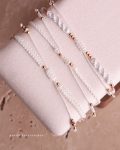 將圖片載入圖庫檢視器 *White Cat貝殻* White Handstrap set with Swarovski and Japanese glass beads

