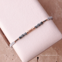 將圖片載入圖庫檢視器 Carving beads Hand strap with Japanese glass beads <khaki. black. gray. white>

