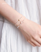 將圖片載入圖庫檢視器 Flower Natural stone Hand strap with glass pearls and Swarovski &lt;brown,yellow,black.white&gt;
